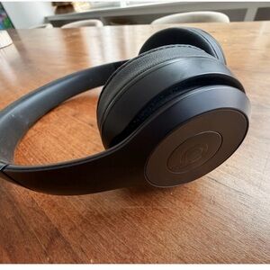 Beats by Dre Wireless Black Headphones